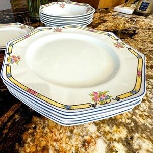 RARE find Johnson Bros 10” dinner plate